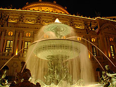オペラハウス前の噴水